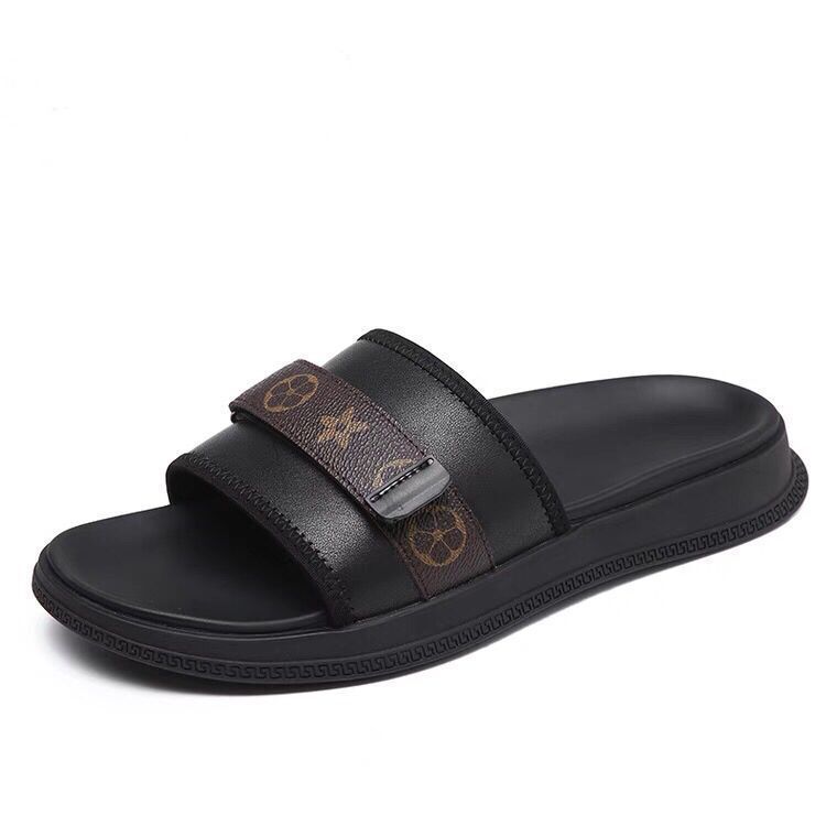 Free shipping 2026 new men's designer slippers summer trend outdoor home fashion beach sandals