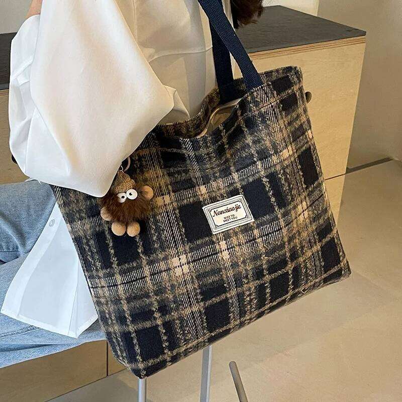 Leisure and Versatile Large Capacity Commuting Plaid Woolen Single Shoulder Bag for Women Z260224