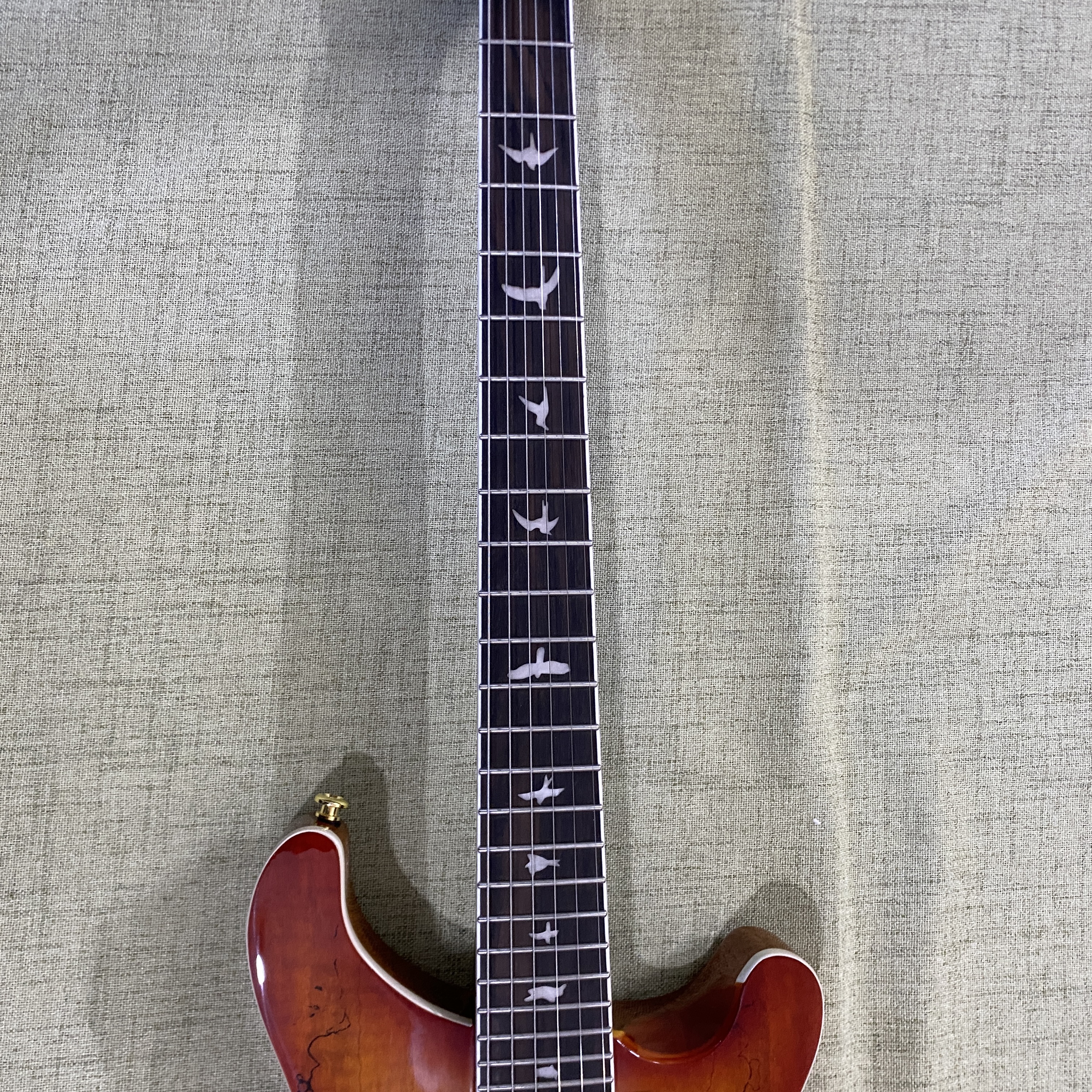 New 24-fret electric guitar with semi-hollow body, maple body, HH pickups, gold hardware, rosewood fretboard, quality guarantee