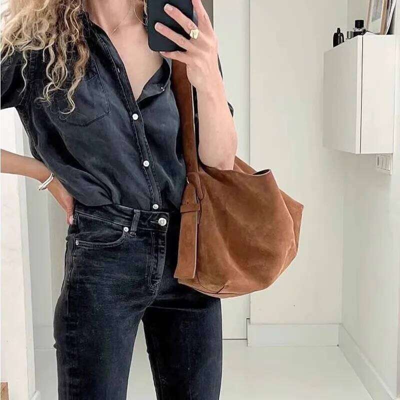 2025 New Retro Brown Large Capacity Shoulder Underarm Bag, Crossbody Fashion and Leisure Daily Commuter Women's Bag Z260224