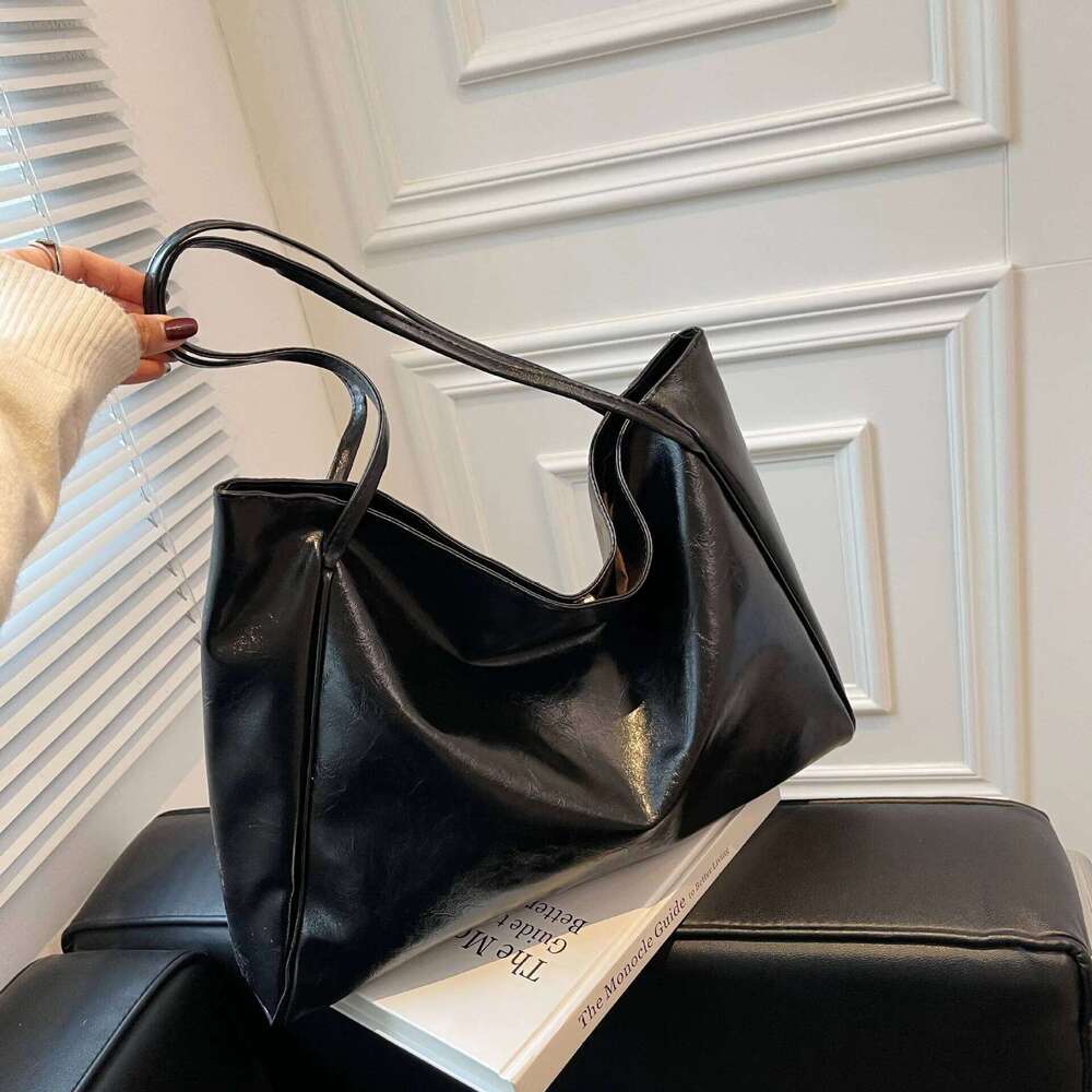 Autumn and winter new retro versatile shoulder casual soft foreign trade women's large capacity commuter tote bag Z260224