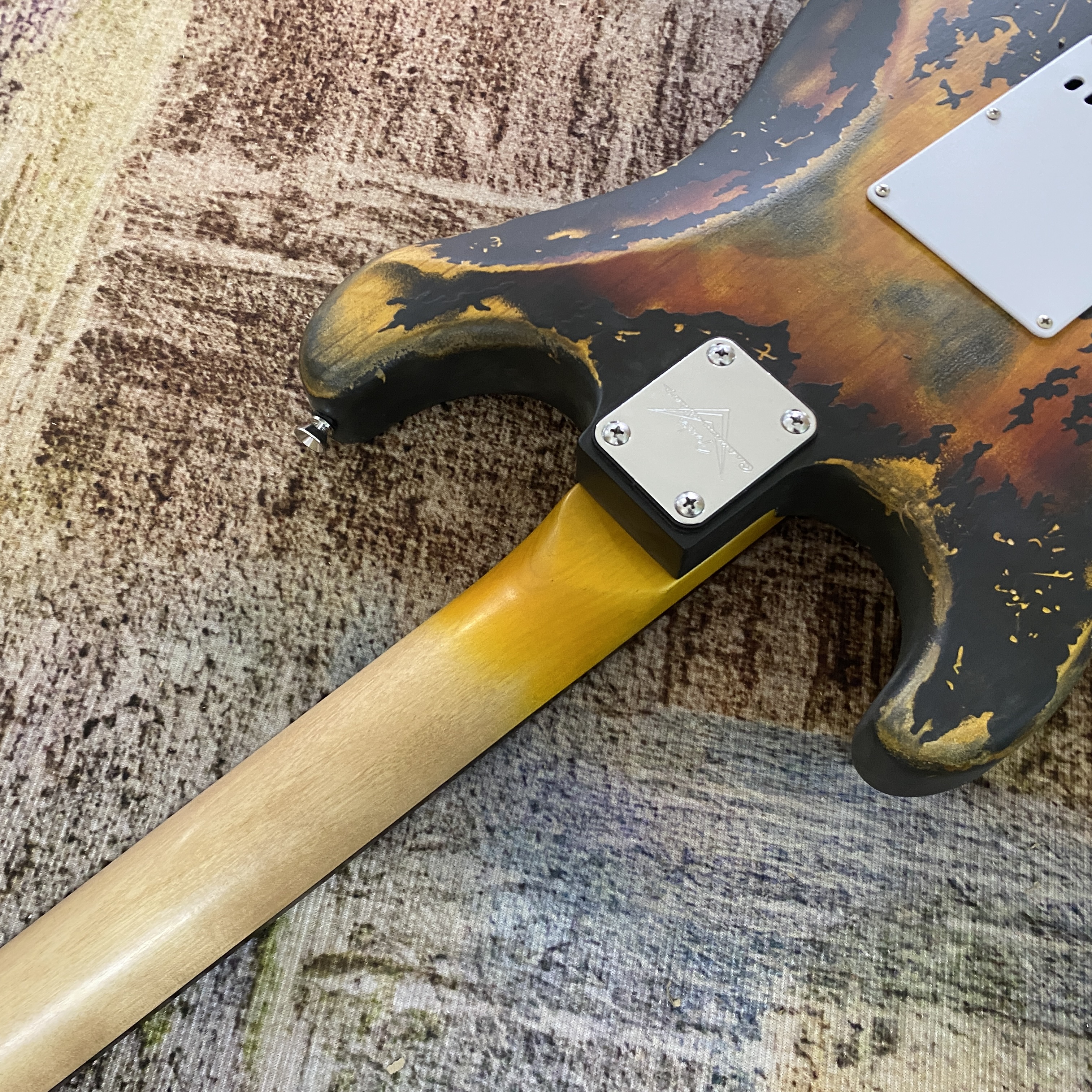 Relics Electric Guitar - Alder body, SSS pickups, Rosewood fretboard, 21 frets, Maple neck. Fast delivery.