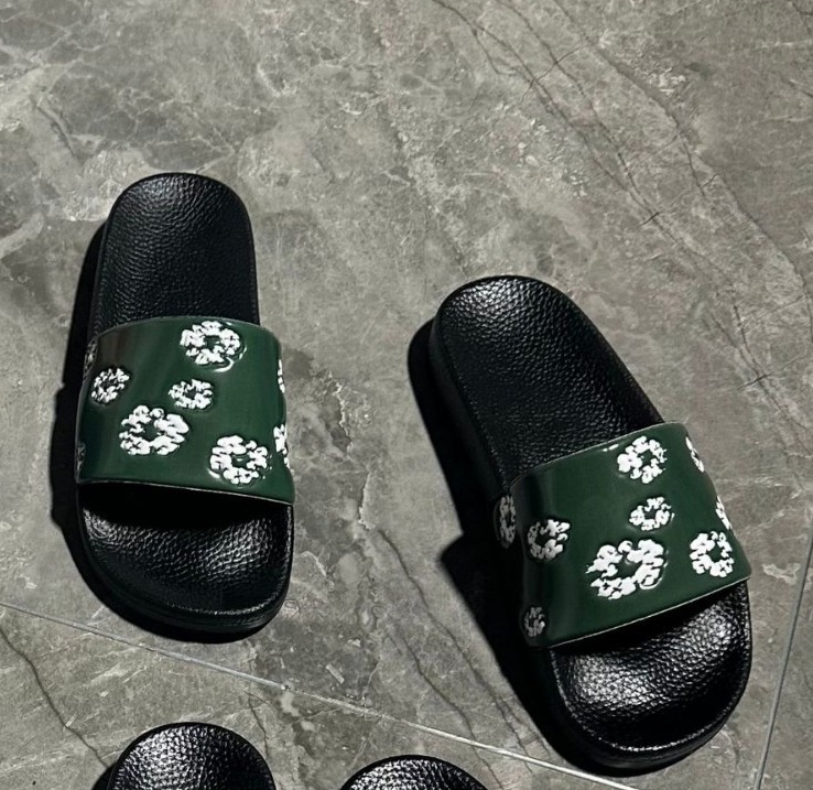 Men Slippers Rubber slide Large men's and women's slippers Daily casual and fashionable shower slippers Beach Vacation Sliders