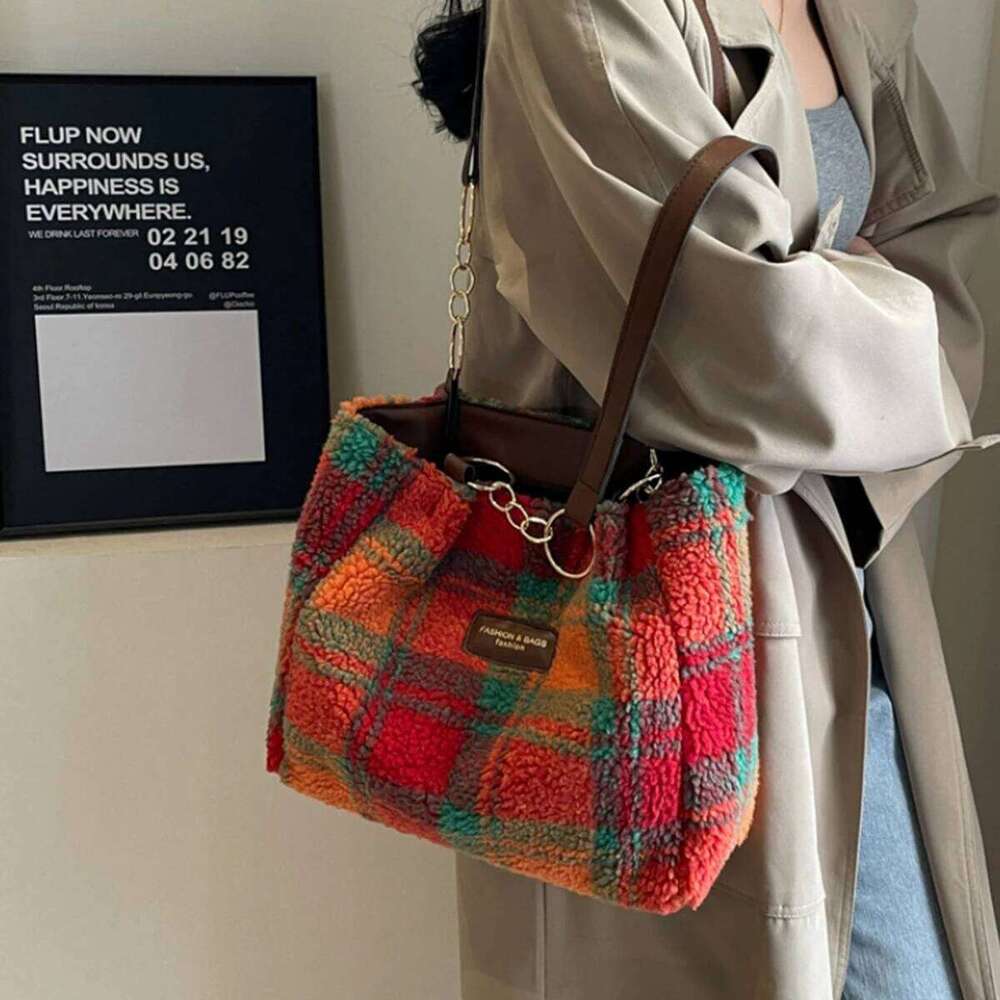 Red plush autumn and winter new lamb velvet hand underarm Fashion plaid shoulder large capacity Tote bag Z260224