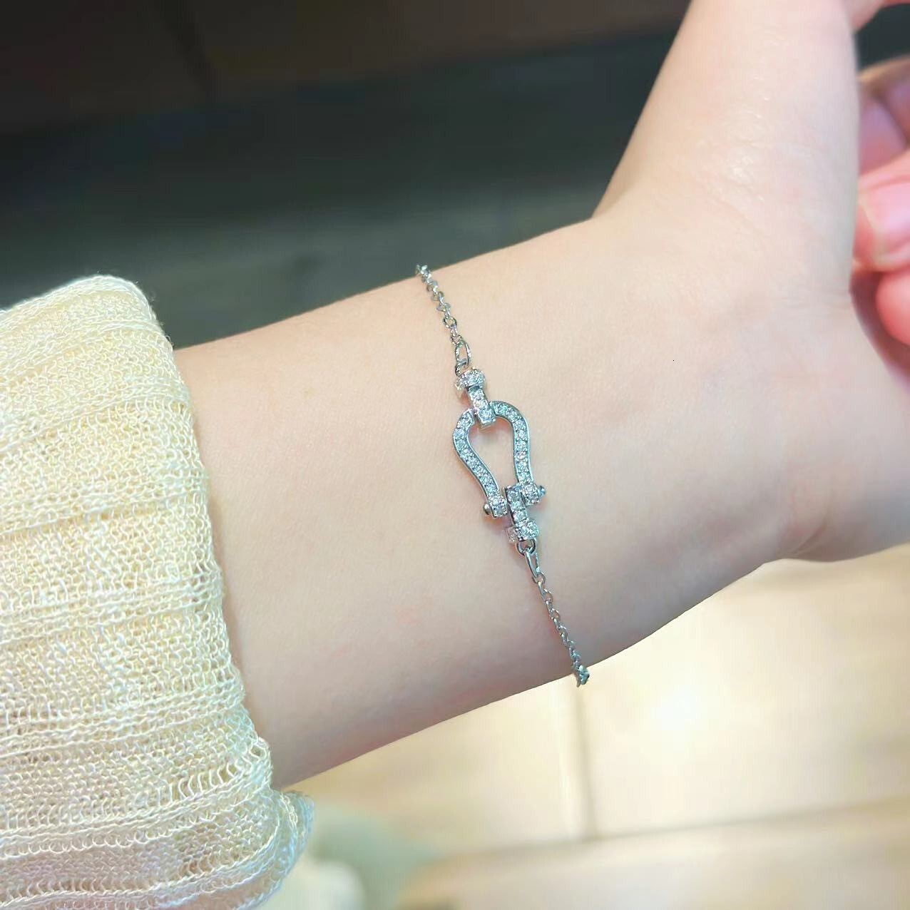 European And Luxury Jewelry Horn Clasp Designer Necklace For Ladies High-end Micro-set Feature Style Light Luxury Style Fashionable Necklace