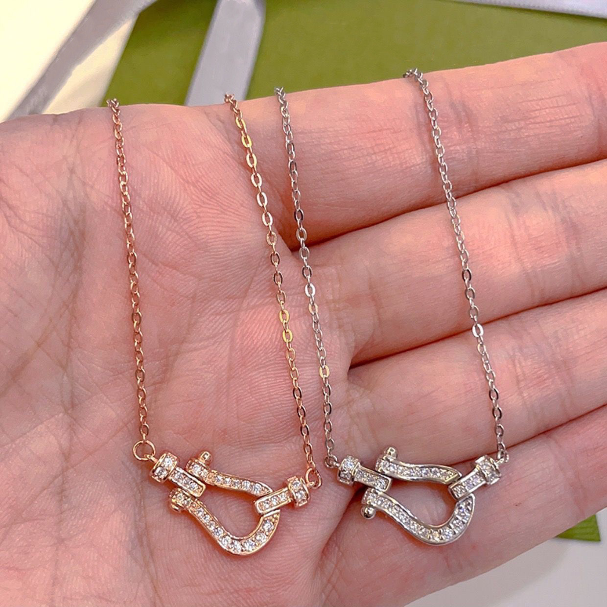 European And Luxury Jewelry Horn Clasp Designer Necklace For Ladies High-end Micro-set Feature Style Light Luxury Style Fashionable Necklace