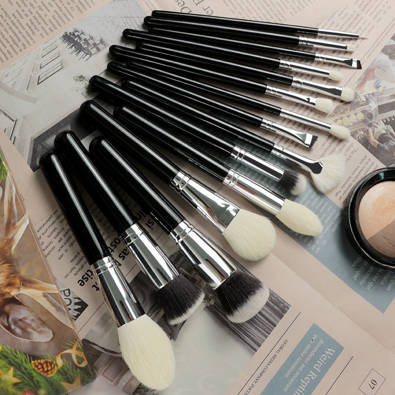 Professional Quality Ergonomic Makeup Tool Kit with Gentle Texture-Friendly Brushes
