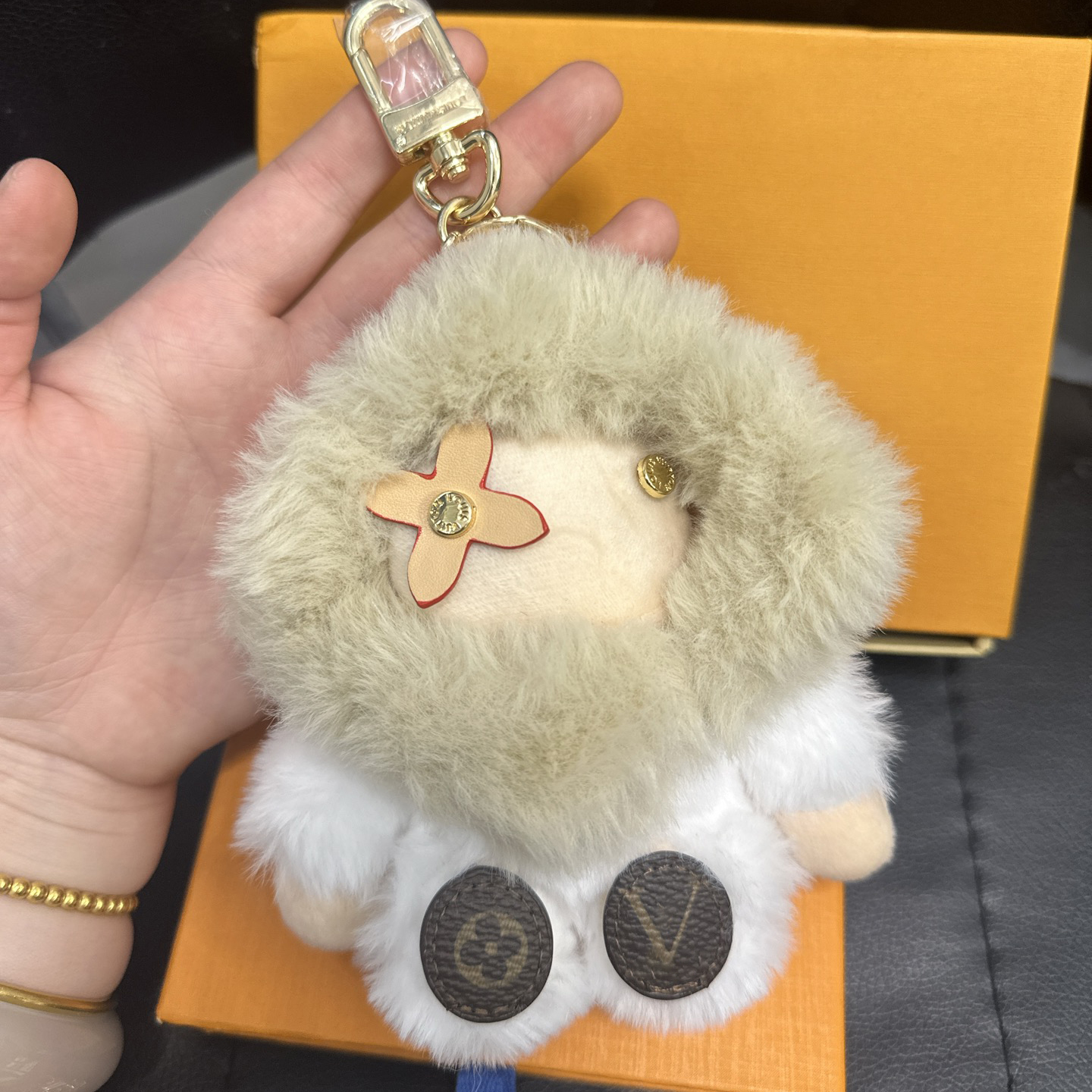 Fluffy Sunflower Designer Keychain Luxury Keyring Bag Charm Classic Key Chains Fashion Jewelry Keychains Pink Cute Flower Plush Doll Keychains Pendant Gifts