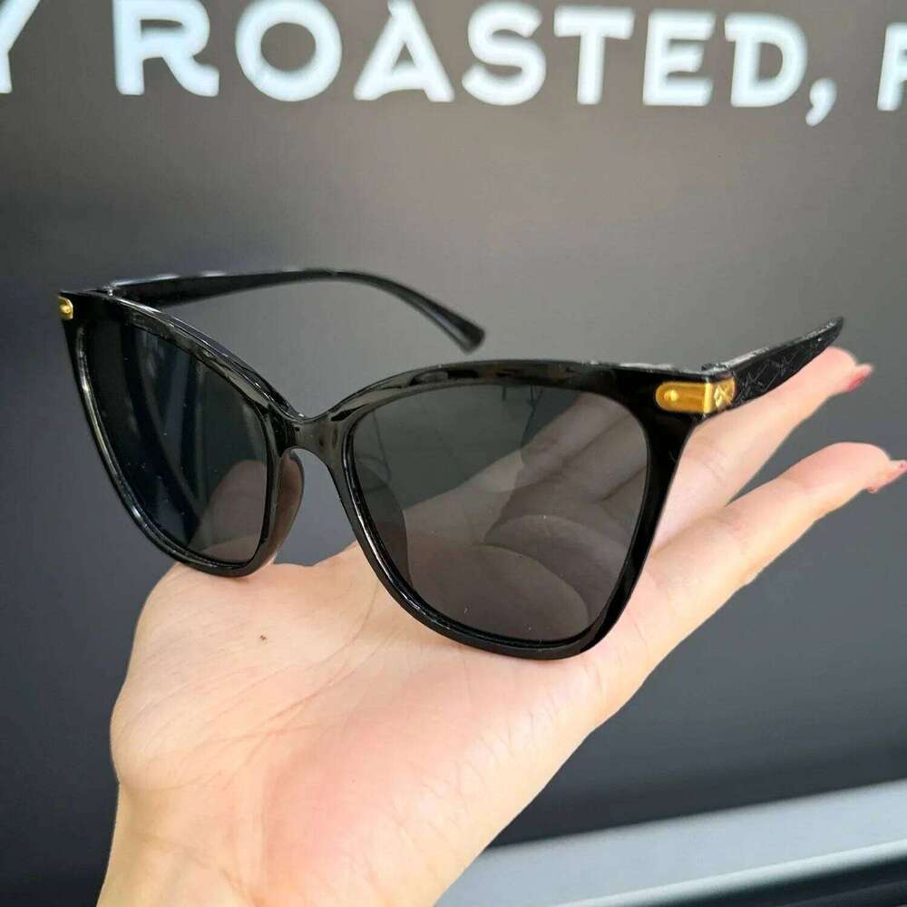 Vintage Cat Eye Goggles Sunglasses Women Fashion Oversized Men Retro Black Sun Glasses Trendy Shades Driving UV400 Eyewear 26W0224