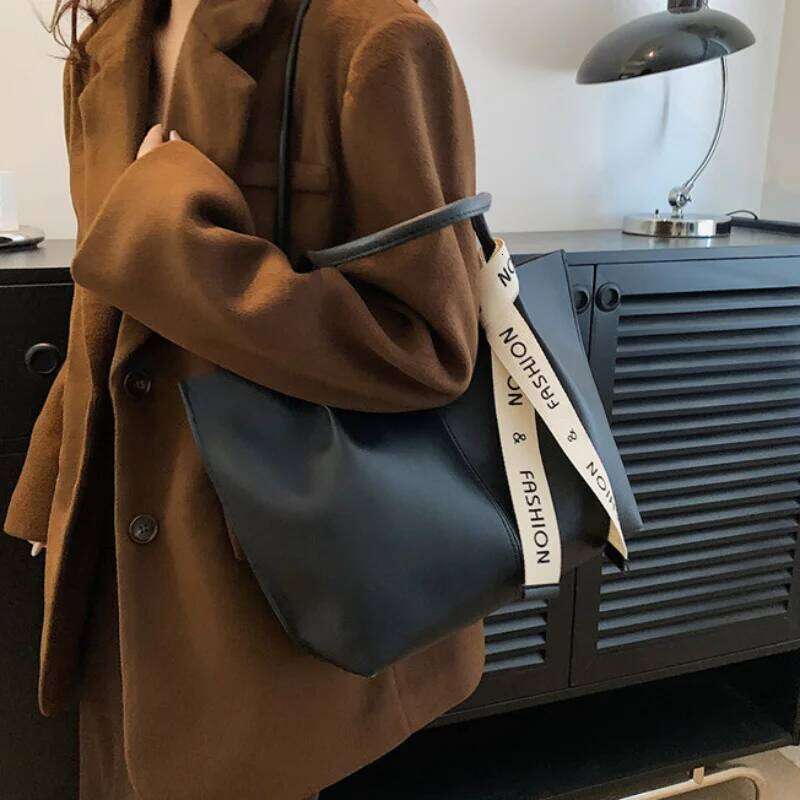 Chic Large Capacity Tote Bag for Women - Fashionable Shoulder Handbag with Polyester Lining, Available in Brown/Black Z260224