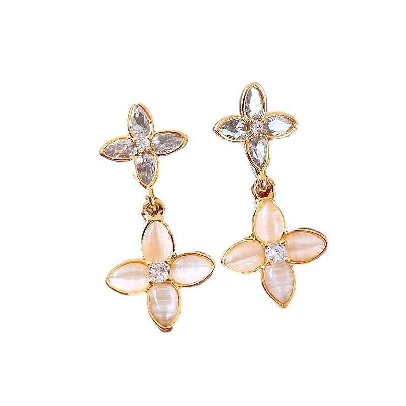 Designers Brand Earrings Designer Ear Stud Clover Earrings Women Jewelry Earrings Fashion High-End Shiny Zircon Cat's Eye Earrings Elegant Unique
