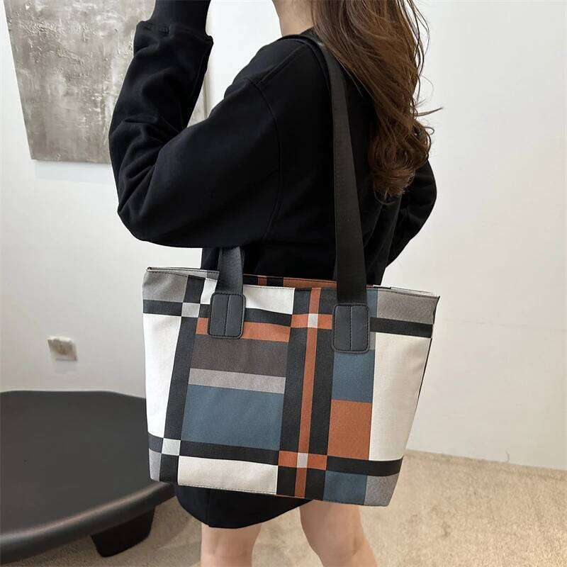 Striped Plaid Tote Women New Fashionable Shoulder Handbag for Ladies Large Capacity Commuting Bag Z260224