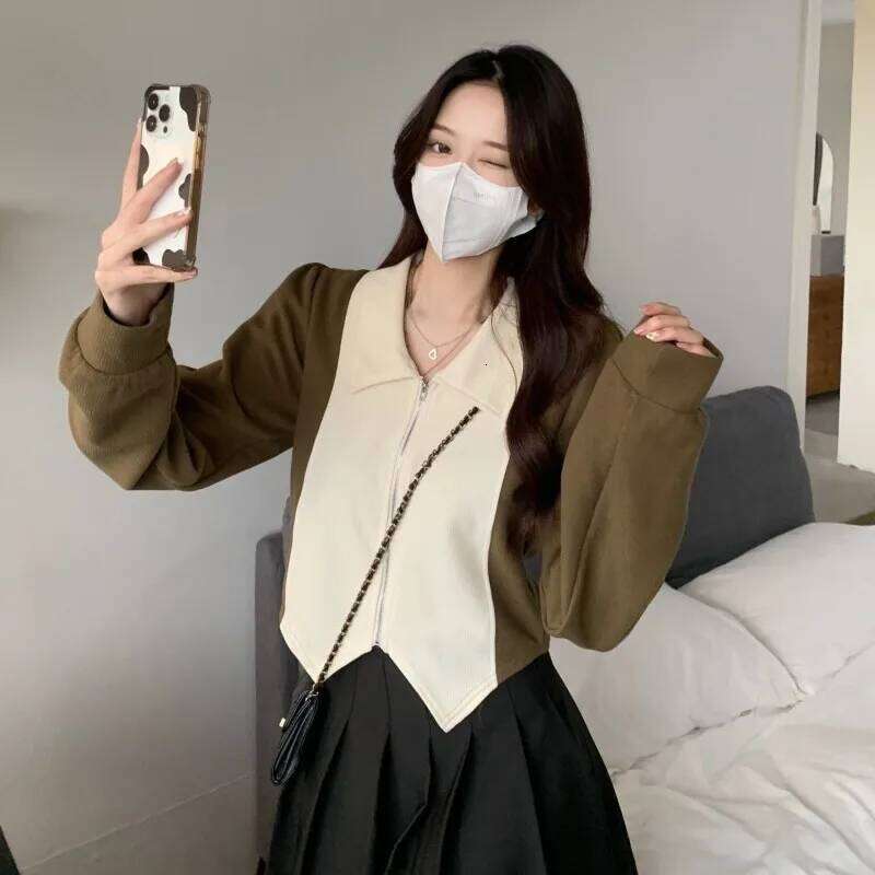 Chic Polo Shirt for Women Short Sleeve Slimming Blouse with Adjustable Collar Versatile Layering Top 26W0224