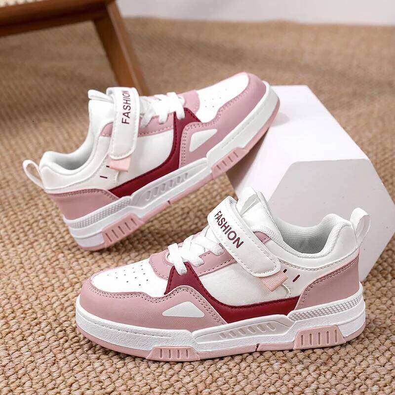 Hot Selling Autumn Low Cut Childrens Sports Comfortable Fashionable Running Campus Balanced Lightweight Casual Shoes 26W0224