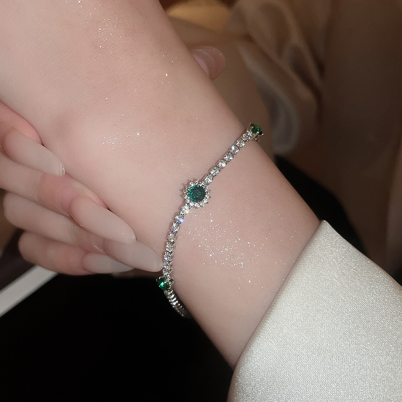 Palace-style ultra-shiny sea blue full-diamond bracelet, 2026 new exquisite fashion wristband, French light luxury high-end jewelry