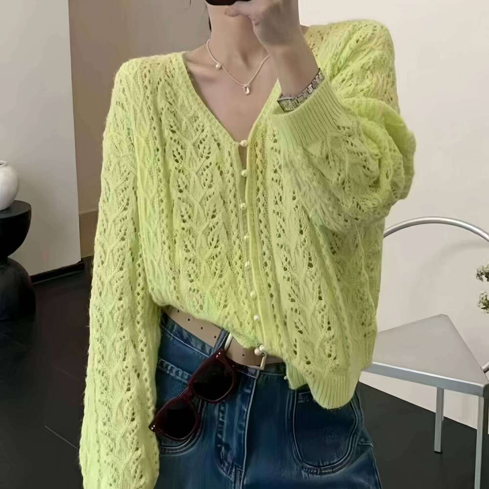 Xiaoxiangfeng Gentle Y2K Hollow Knitted Cardigan T-shirt for Women's Spring and Autumn Casual Loose Air Conditioning Shirt Top 26L0224
