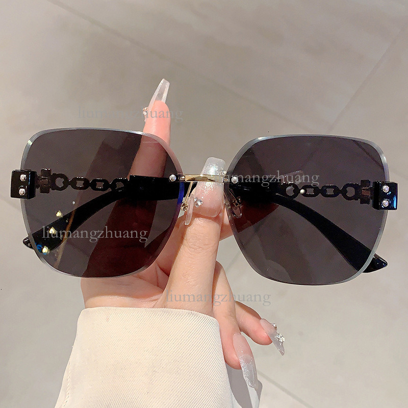 2026 Designer Luxury Metal Ultra Thin Borderless Sunglasses Fashion Simplicity Sports Leisure Vacation Outdoor Sunglasses Bicycle Strong Light Goggles