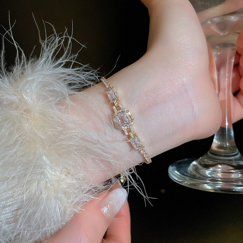 Luxurious zircon square interlocking adjustable bracelet, light luxury with a high-end feel, new fashionable versatile wristband jewelry wholesale