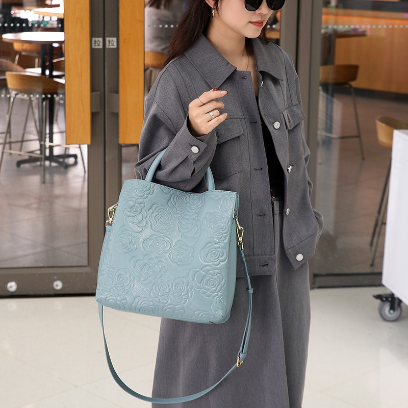 Genuine Leather Women's Bag Authentic Cowhide Bag 2026 New Camellia Tote Bag Fashion Large Bag Crossbody Shoulder Bag Laptop Bag