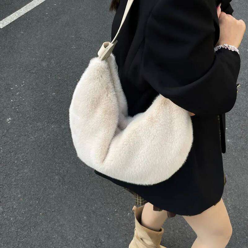 Faux Fur s Crescent Shoulder for Women Winter Plush Simple Underarm Large Capacity Female Furry Crossbody Bags Z260224
