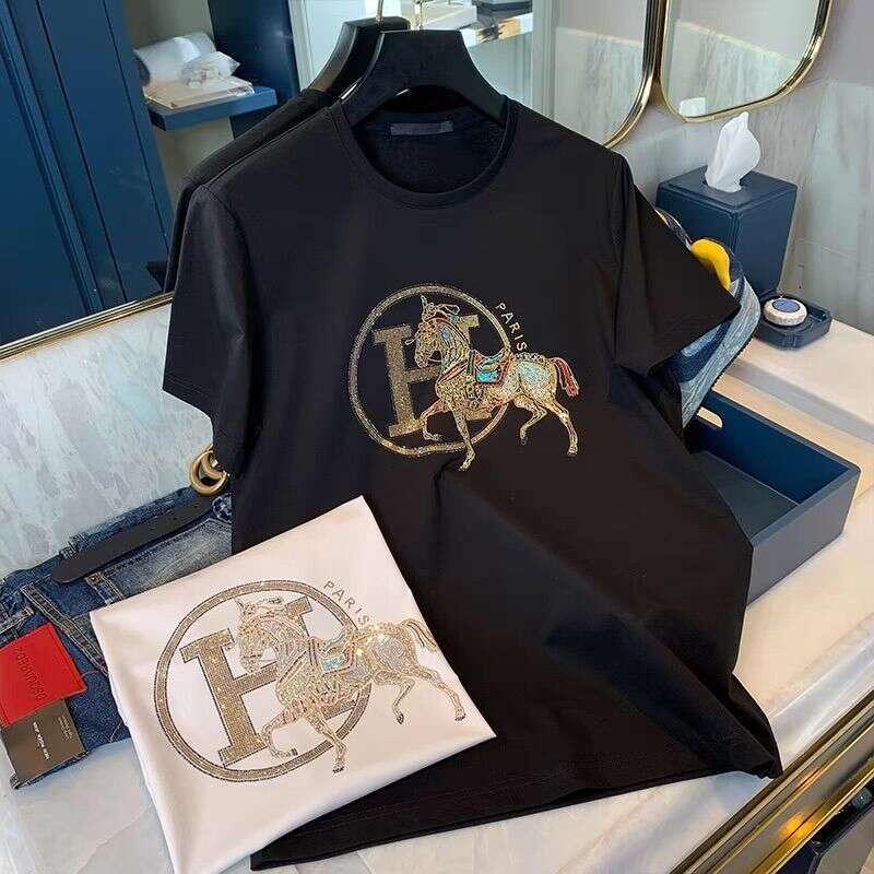 European-Style Pure Cotton Short-Sleeve T-Shirt For Men, Featuring Intricate Craftsmanship With Horse Motif Colorful Rhinestones, Offering A Light Lux