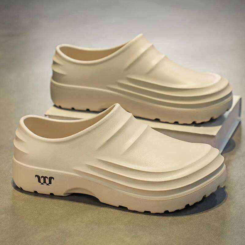 Men's Flip Flops Flat Toe Caps for Beach Wear Fashionable High-quality Design Lightweight Non Slip Chef's Ins Hole Shoes