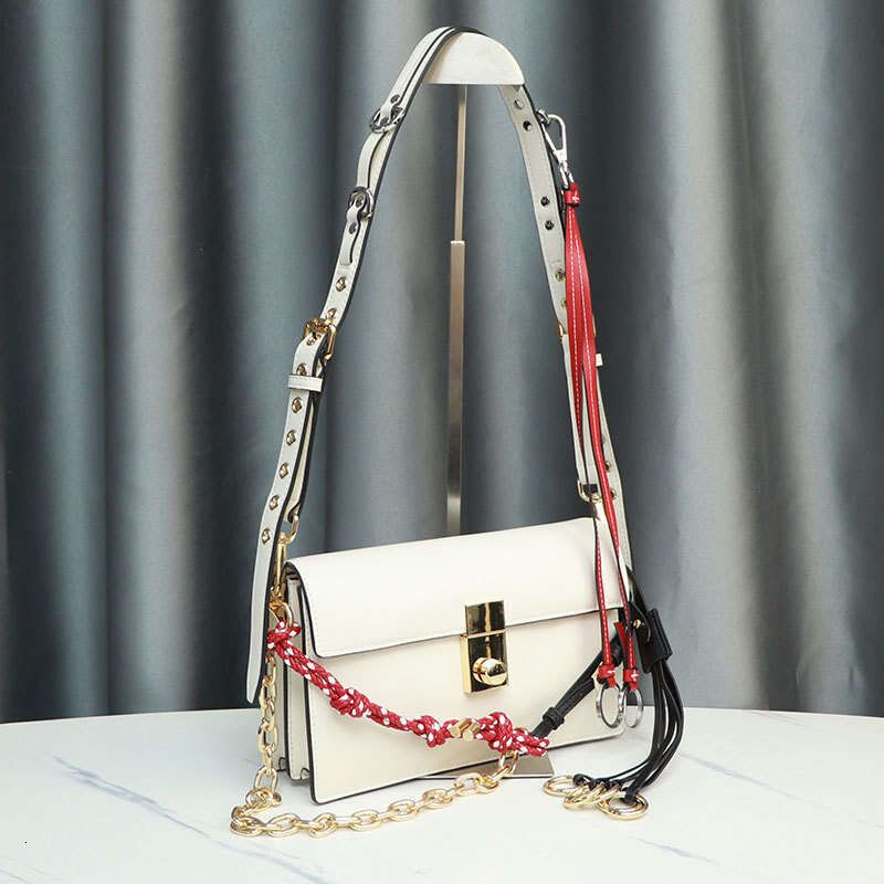 Luxury Shoulder Bags Totes Hobo New Soft Sound Motorcycle Messenger Retro Pendant Flip Lock Genuine Leather Small Square Bag For Women SENYY