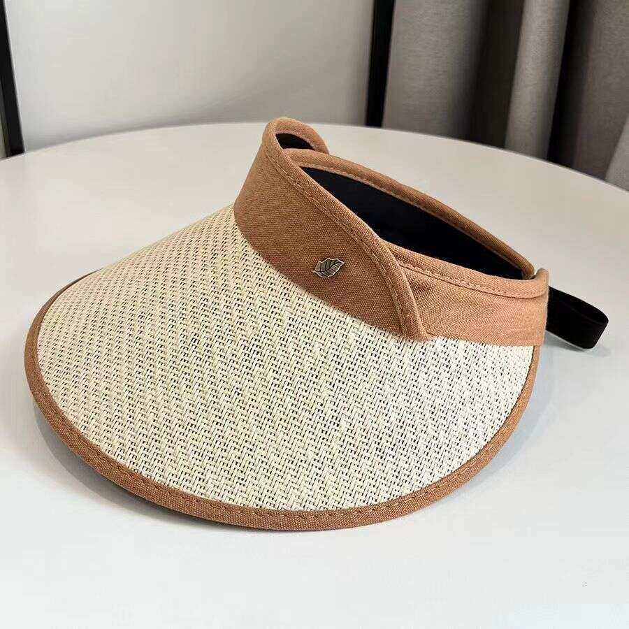 Double-layer woven straw sun hat Ultraviolet protection function A piece of accessory suitable for daily commuting and shopping