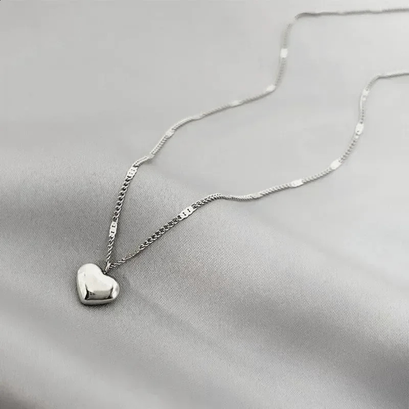 Crossborder Couple Cavicle Chain Geometric Heartshaped Light y Temperament Simple Sweet Love Pendant Necklace Jewelry 260206