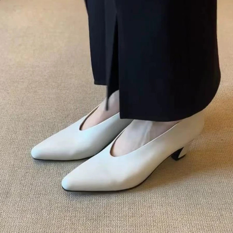 2026 Womens Loafers Leather Shoes Sss Grade Beige Heels Black Pumps Square Toe Elegant Mary Janes Shoes For Women 260130