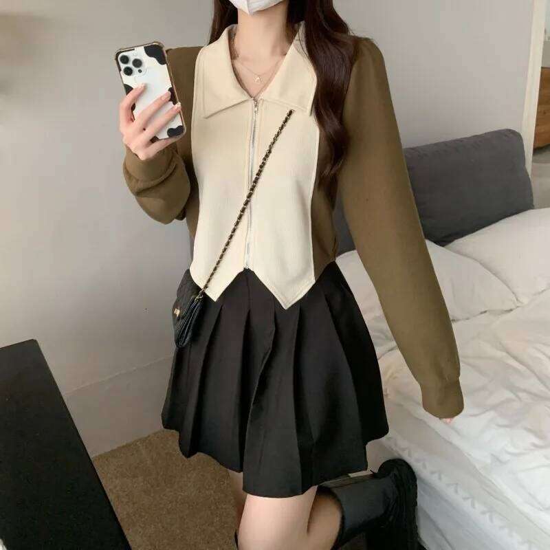 Chic Polo Shirt for Women Short Sleeve Slimming Blouse with Adjustable Collar Versatile Layering Top 26W0224