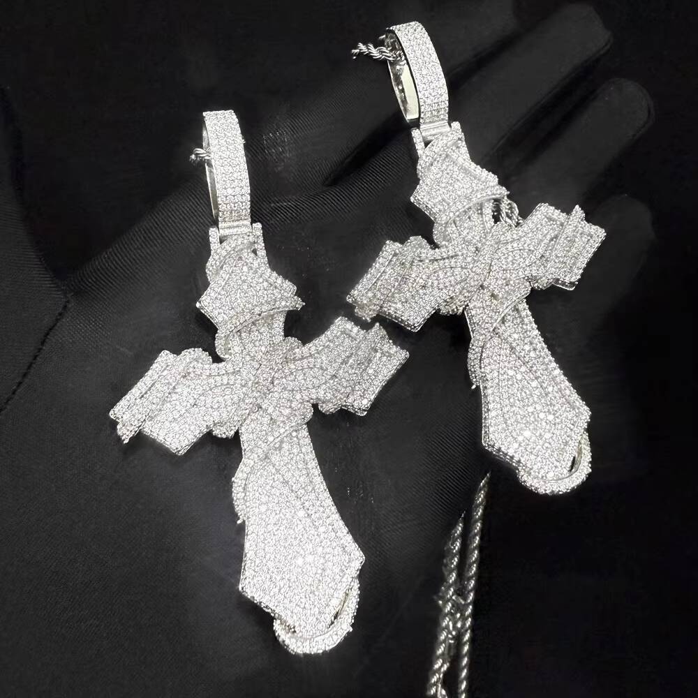 Bling Silver Plated Hip Hop Jewelry for Men Mirco Pave 5A Cubic MoissaniteVVSia Moissanite Cross Pendant Necklace