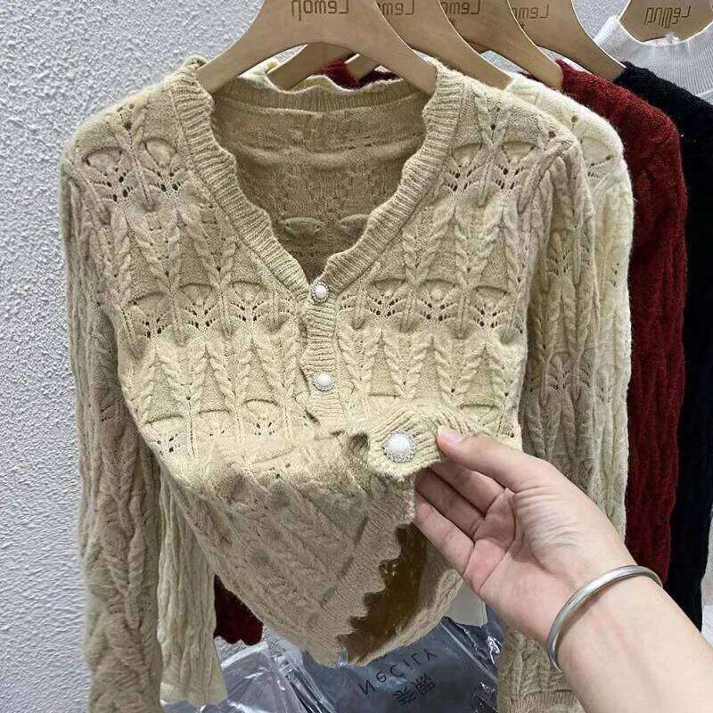 Xiaoxiangfeng Knitted Cardigan Sweater Women's Spring Autumn New Style Look Thin and Elegant High End Design Top 26L0224