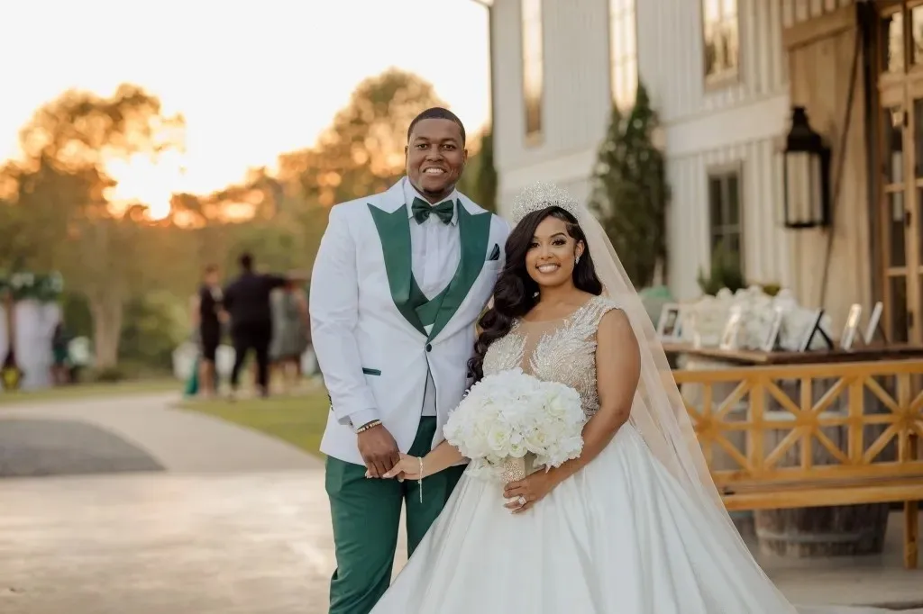 Gentleman Man Tuxedos 3 Pcs Jacket Vest Pants Wedding Suit Simple One Button Peaked Lapel Evening Groom Party Outfits Customized