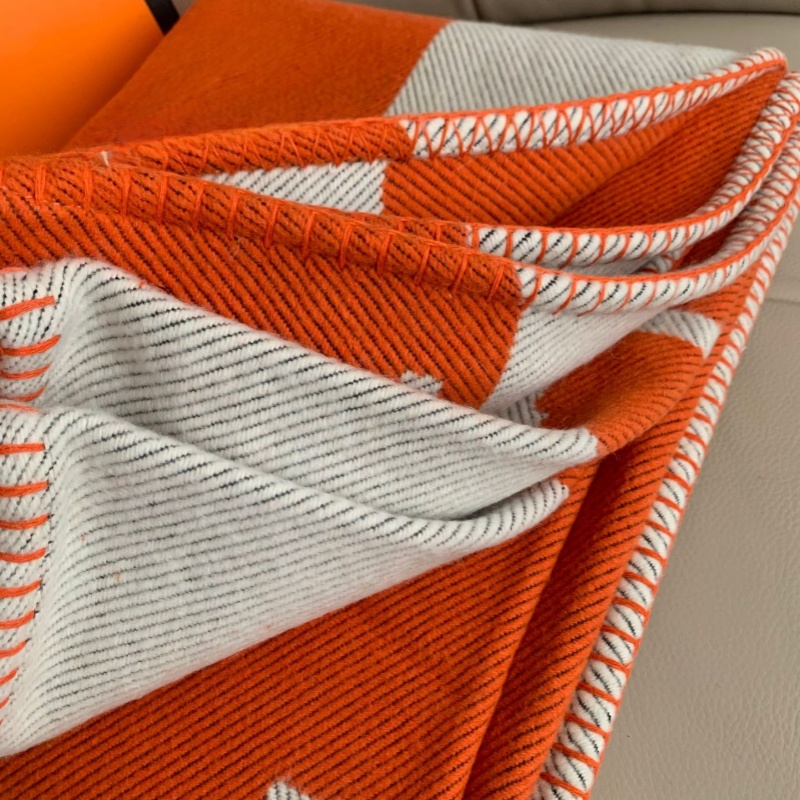 Designer blanket, luxurious blanket, sofa air-conditioning blanket, cashmere blanket, thickened 1400g, blanket pillow