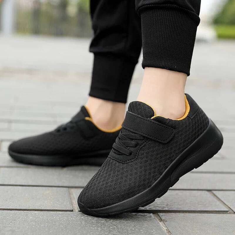Boys' breathable running lightweight girls' sports shoes, four season outdoor black mesh eyes, big children's 26W0224