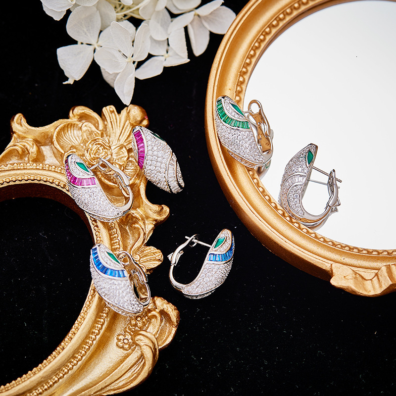 Earrings New Gold-Plated Serpentine And Fashion Earrings, Unique Green-Eyed Snake Head Earrings, Exaggerated Texture Ear Clasps Earrings