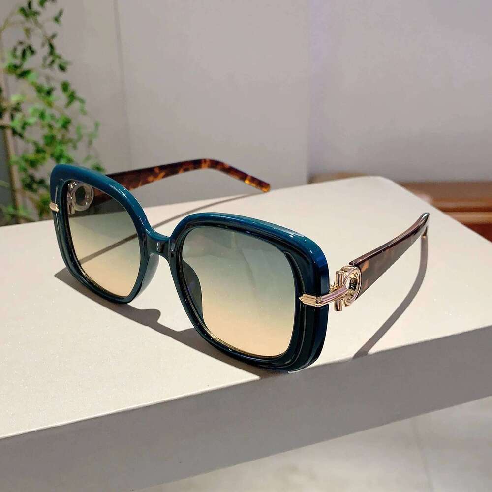 Fashionable Oval Retro Large Frame Suitable Women's Daily Wear Sunglasses for Women Sun Glasses 26W0224