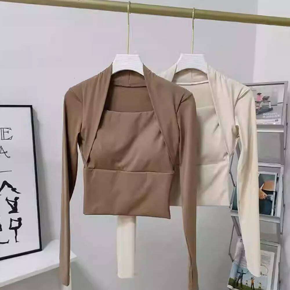 Women's Long Sleeve Workout Top with Built-in Bra, Quick Dry Fitness Shirt for Running & Pilates, Fall Winter Training Wear 26Y0224