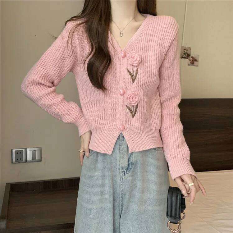 The Spring and Autumn Annals Cropped Cardigan Xiaoxiangfeng Embroidery Flower V-neck Thin Long Sleeves Fashion Temperament 26L0224