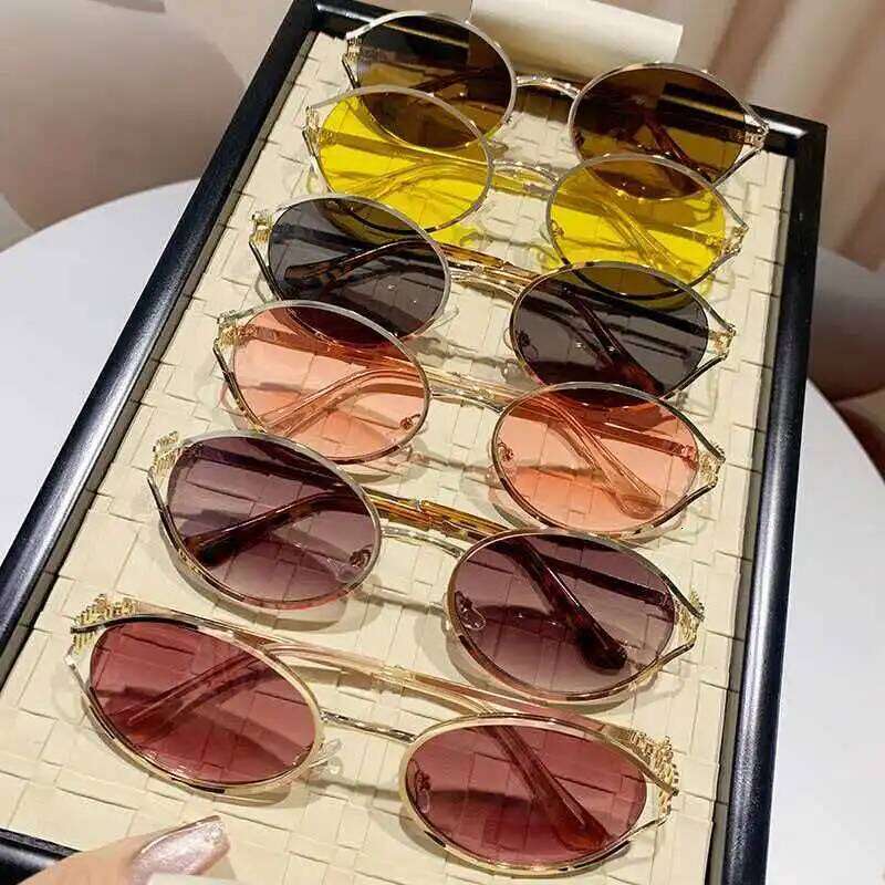 1Pc Retro Fashion Metal Oval Frame Sunglasses, Multi-Colored Lenses Available, Suitable for Street Photography, Vacation 26W0224
