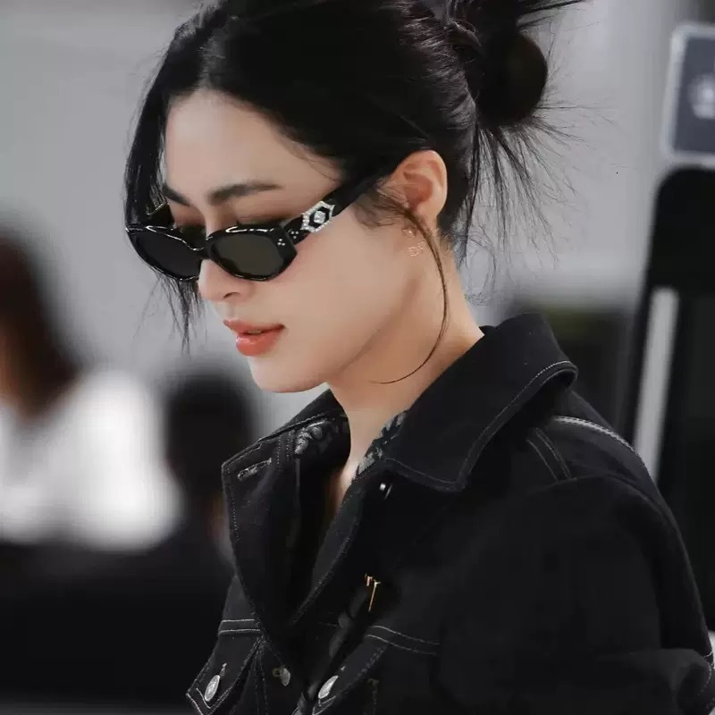 Vintage Black Small Frame Cat Eye Sunglasses For Women With Round Faces, Slimming And High-End Feel, European American Style 2026 New Model, UV Protec