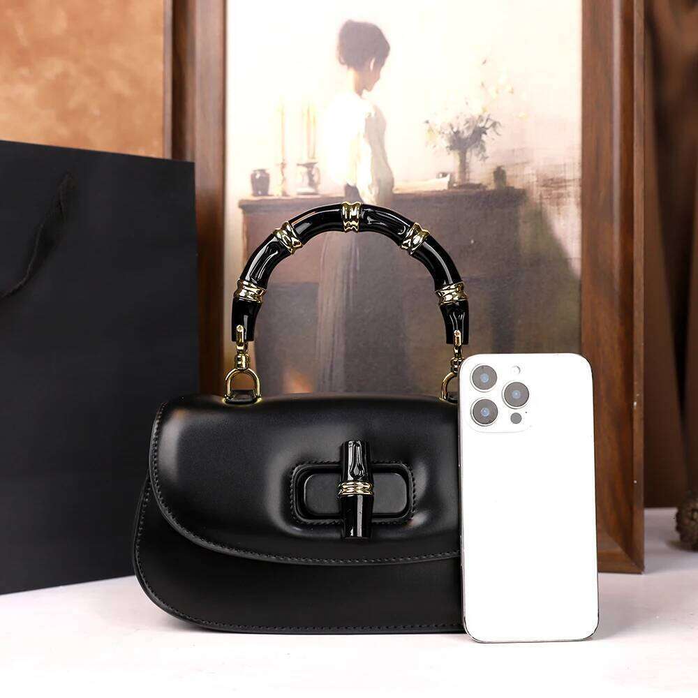 The New Bamboo Joint Hand-Held Saddle Is A Versatile And High-End Small Single-Shoulder Crossbody Bag For Women