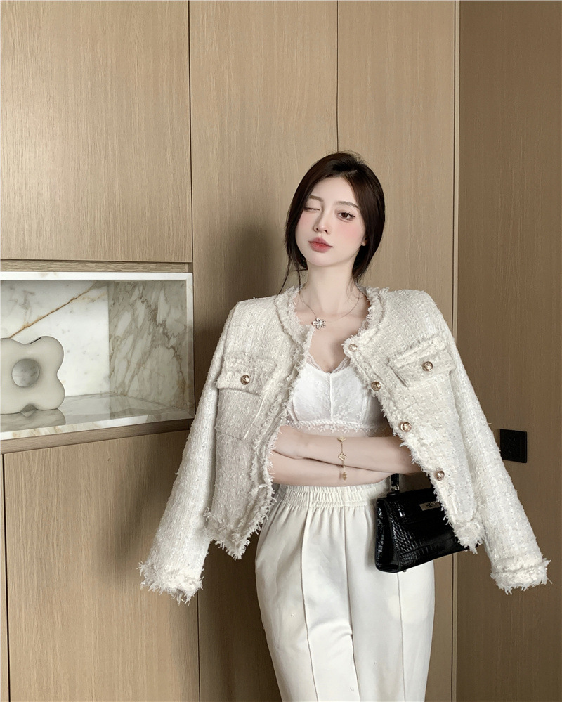 A small fragrant jacket with a French temperament in spring and autumn wearing a long-sleeved chic short top