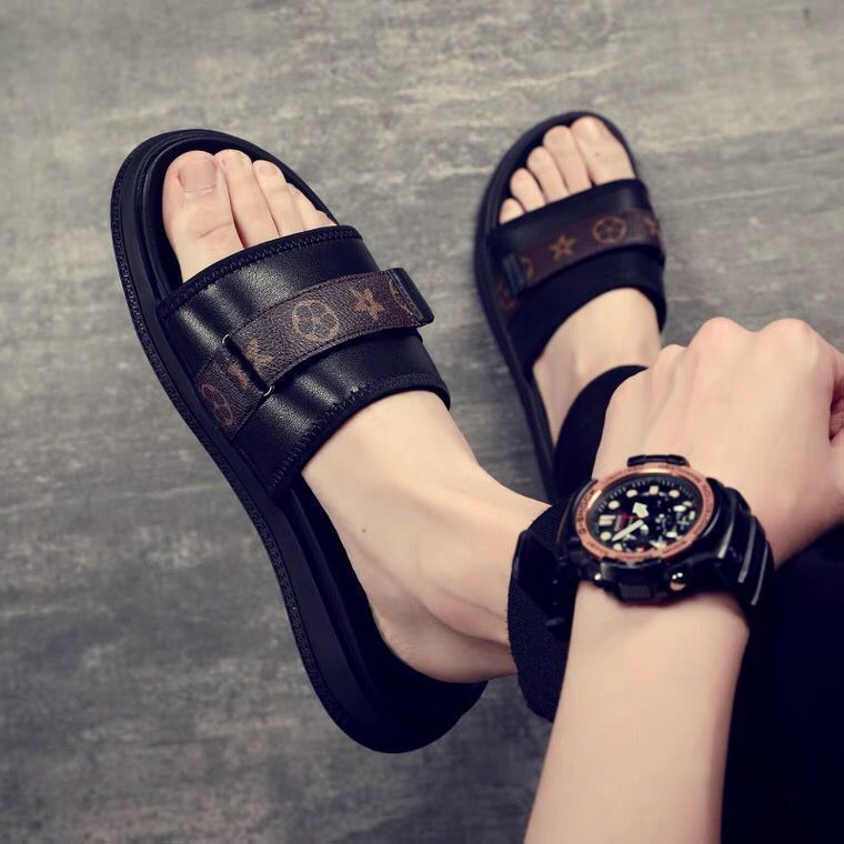 Free shipping 2026 hot men's designer slippers summer trend outdoor home fashion beach sandals