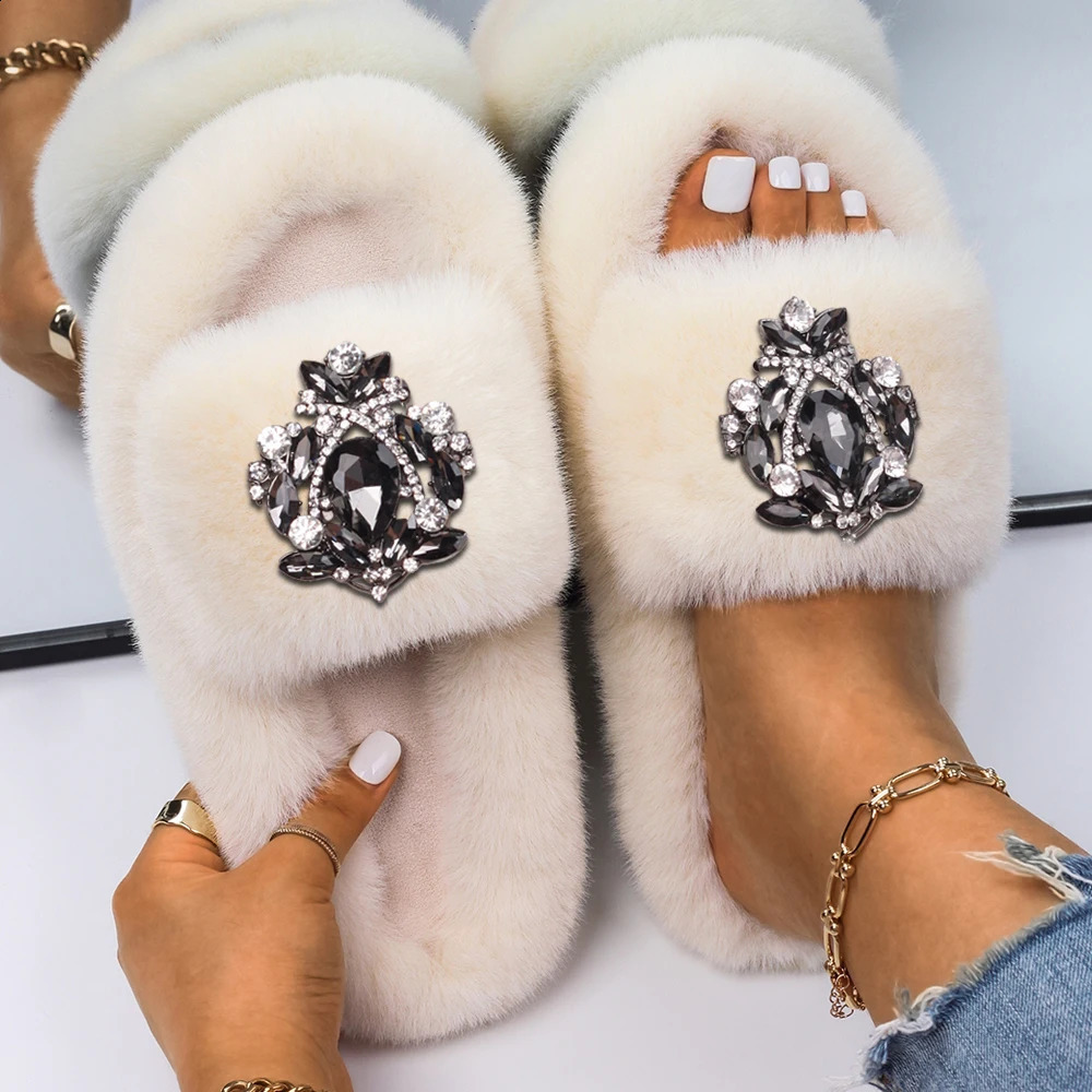 Lady Faux Fur Slides Slippers Drop Shape Alloy Rhinestone Crystal Winter Fur Sandals Flip Flops Crystal Flats Shoes for Women 260124
