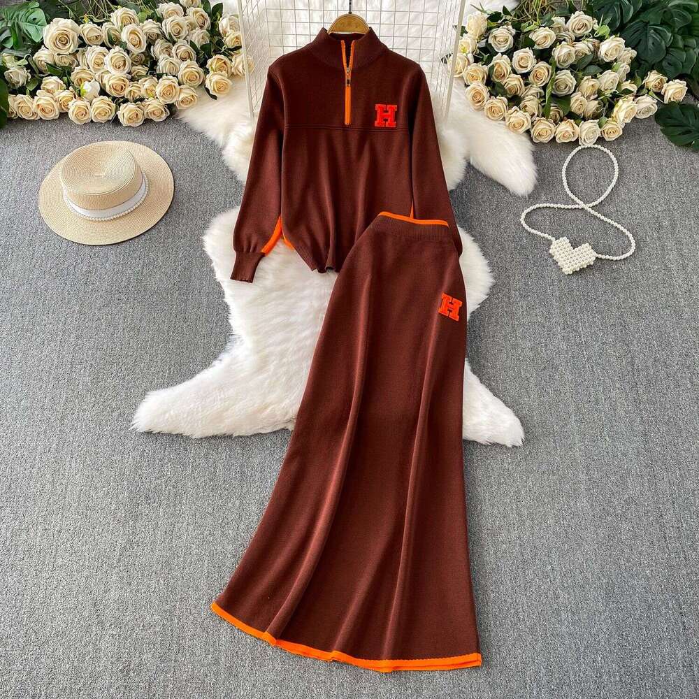 Autumn And Winter Slimming Outfit: Zippered Half-High Collar Long-Sleeve Knitted Sweatshirt + Contrasting Color High-Waisted Mid-Length Skirt Set