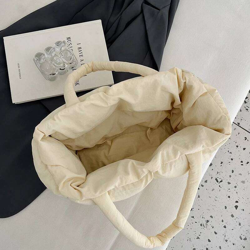 Small-scale design down jacketed women, tote bag with shoulder strap, large capacity, simple and practical for daily com Z260224