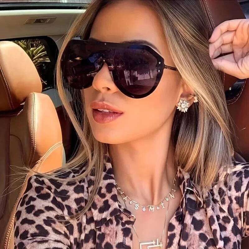 New Women'S Sunglasses Big Frame Female Shades Lenses Black Fashion One Piece Brand Designer Vintage Rivet Square Sun Glasses 26W0224