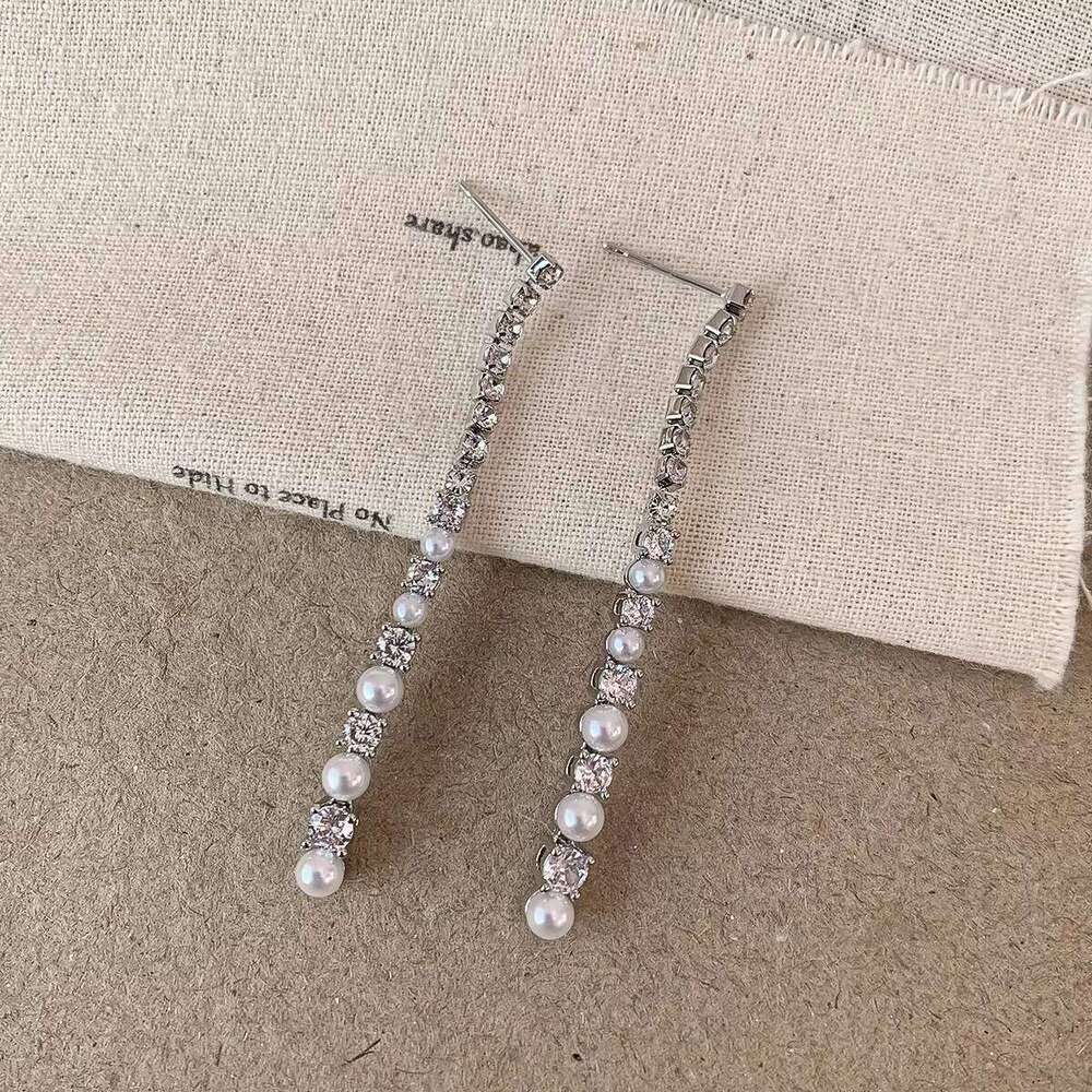 Celebrity-style geometric line long sparkling diamond and pearl tassel earrings, high-end luxury earrings
